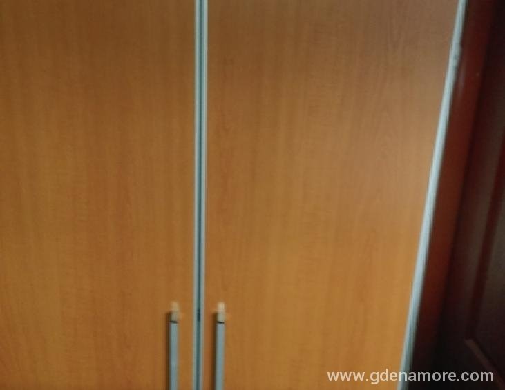 Dvokrilni ormar soba 2- Dupleks apartman 2 